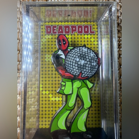 FiGPiN Marvel Deadpool 70's Disco Ball, #903,Limited Edition,2023 Comic Con,NWT - Picture 2 of 5